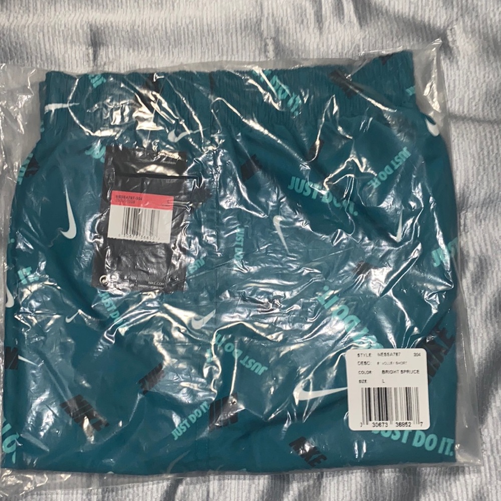 New never worn Nike swim shorts